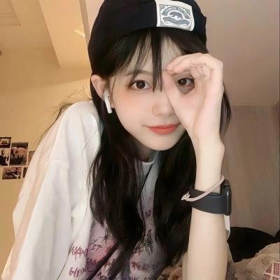 与红色中国人一起看电视